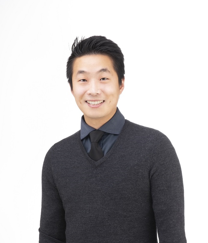 Profile Photo (lower res 3, half-body) (Dr Matthew Kim)